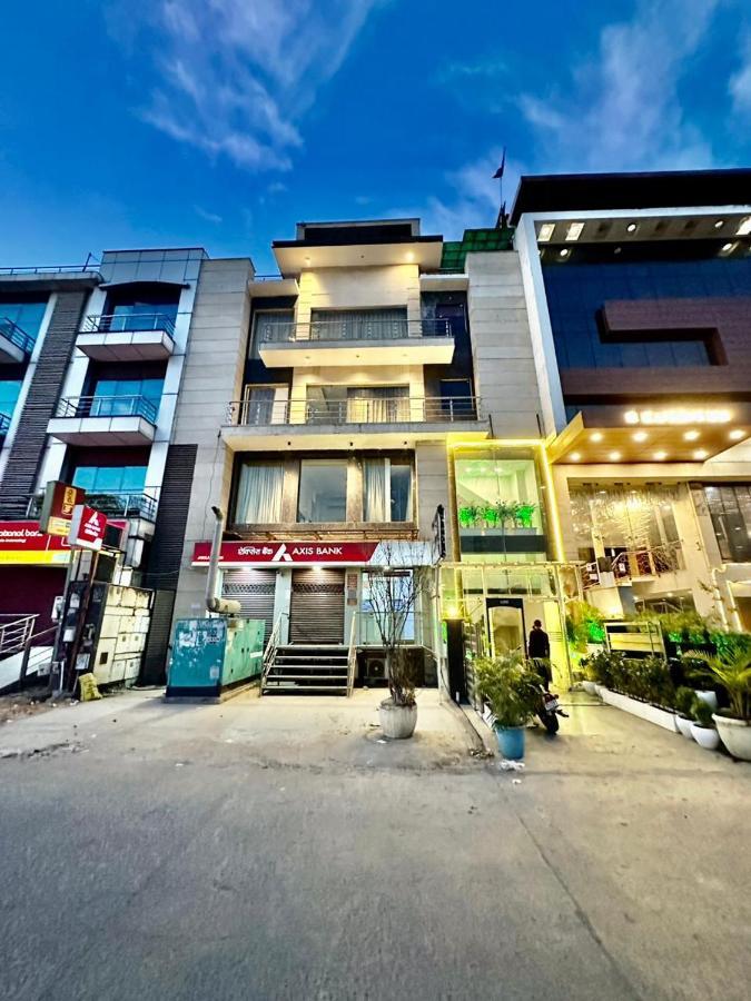 Hotel The Imperio Nova Deli Exterior foto